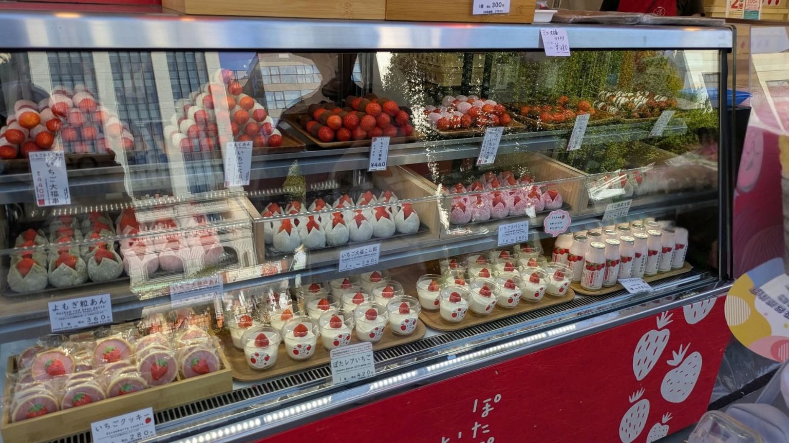 ぽたぽたいちごの店頭ショーケース
